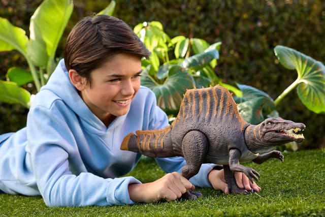 Detalle 2 de Jurassic World Rebirth Spinosaurus 2 attack moves