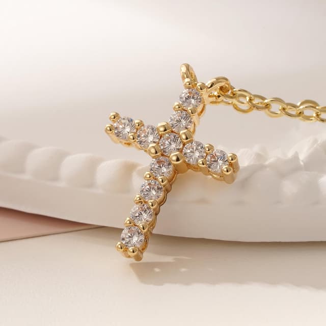 Detalle de Turandoss Kreuzkette Damen, vergoldet (14K Gold/Weißgold), mit Karabinerverschluss – Ostern & religiöse Anlässe