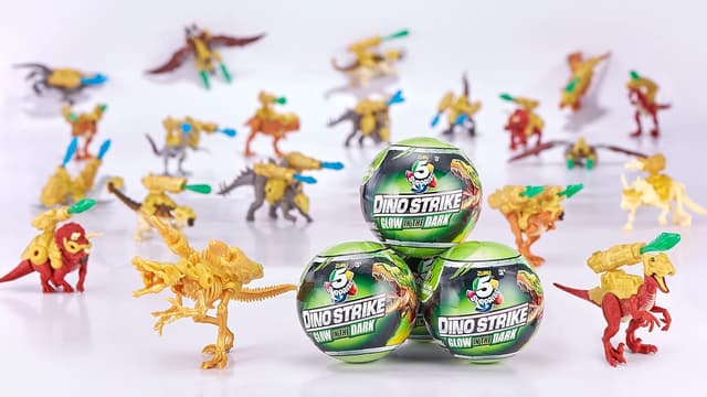Detalle 2 de 5 Surprise Dino Strike Glow-in-the-Dark Dinoüberraschungskapseln im 2er-Pack (ZURU)