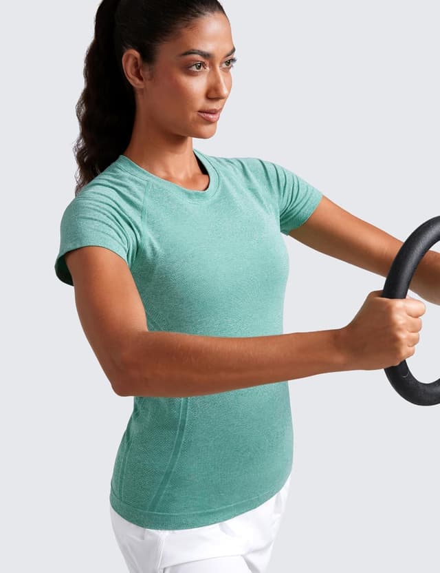 Detalle de CRZ YOGA women’s seamless sports T-shirt – breathable short-sleeve gym and running top