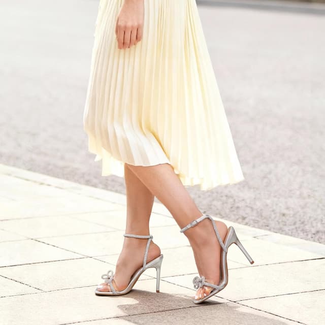 Detalle de Crystal slingback heels with 3.94 in heel