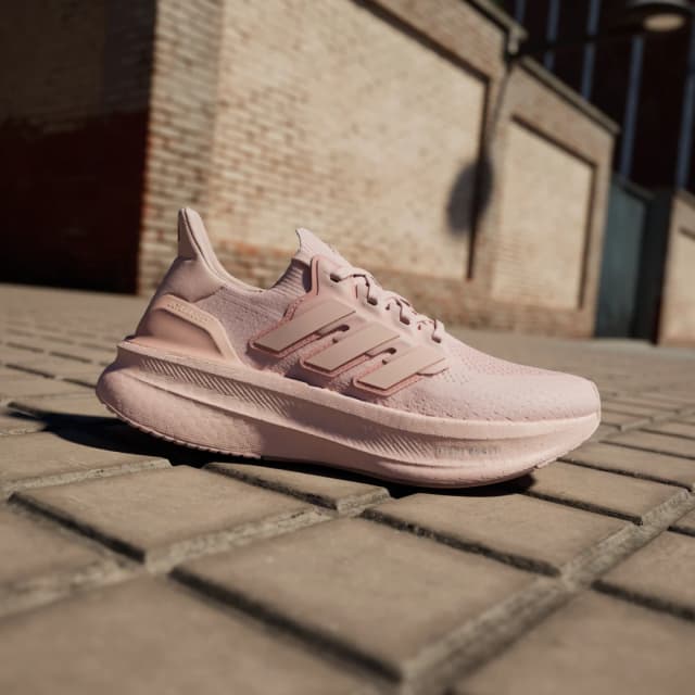 Detalle 2 de adidas Ultraboost 5 rosa: zapatilla de adidas para el día a día