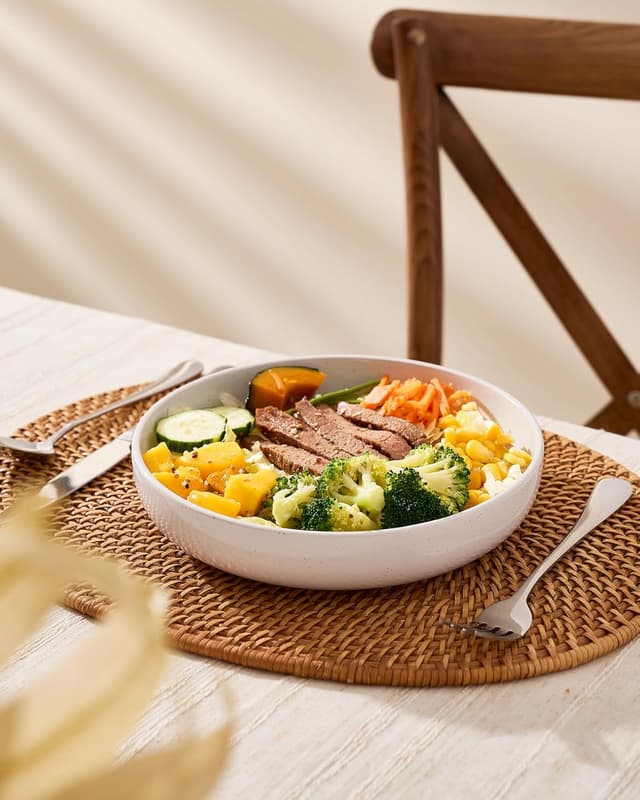 Detalle de famiware Milkyway 33 oz Bowl Set of 4 (8.25 in) White—Stoneware Pasta & Salad Bowls