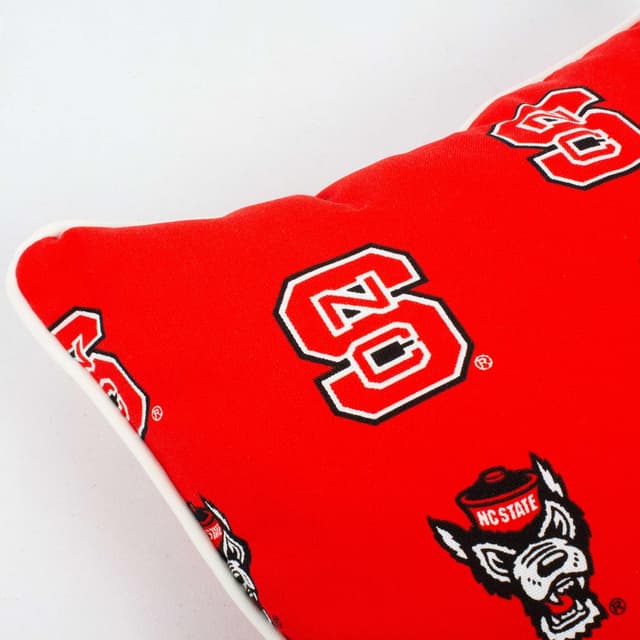 Detalle de College Covers NC State Wolfpack Outdoor Decorative Throw Pillow (16" x 16")