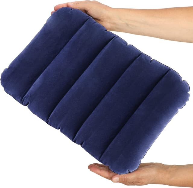 Detalle de com-four 2X aufblasbares Reisekissen (43 x 28 x 9 cm) für Auto, Zug, Bus & Camping – blau