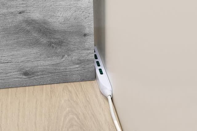 Detalle 2 de Multipresa FANTON 47404 SLIM da 1,5 metri con 4 prese bipasso