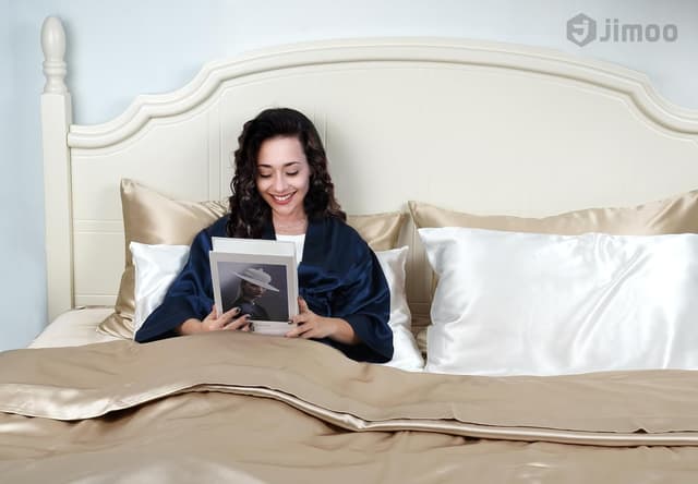 Detalle de J JIMOO 100% Mulberry Silk Pillowcase (Queen 20×30) — Beige, 2-Pack, Both-Sided with Zipper