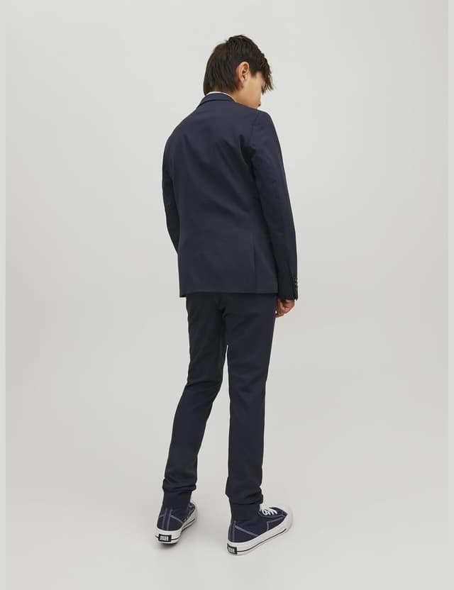 Detalle de JACK & JONES Boy JPRSOLAR Junior-Set: einreihiger Blazer und Hose für einen gepflegten Auftritt