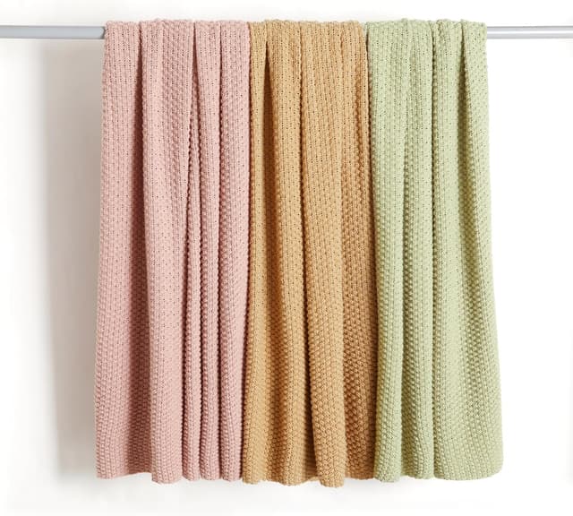 Detalle 1 de Amazon Basics Manta Arrullo Tejida Verde Salvia 127x152 cm