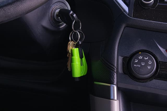 Detalle 2 de RESQME Porte-clés sécurité voiture : brise-vitre et coupe-ceinture (lot de 6)