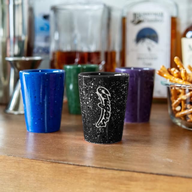 Detalle 2 de Rico Industries NCAA Unisex-Adult Minimalist Washington Huskies 2oz Ceramic Shot Glass
