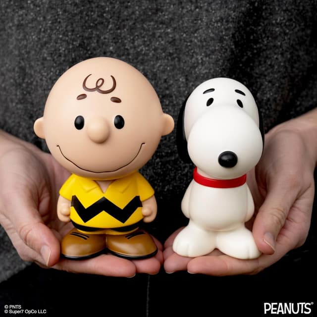 Detalle de Super7 Fun! Fun! Peanuts Charlie Brown (Yellow) 5" Vinyl Figure
