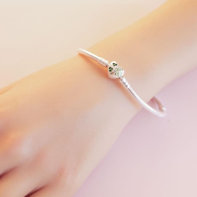 Detalle 2 de BOIGEGU Armband Damen versilbert mit Herz- und Schlangen-Gliedern (925er Silber, 19 cm)