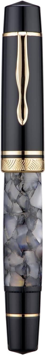 Detalle de Majohn P139 resin fountain pen with fine nib and brass piston ink system (black and white)