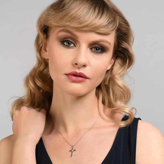 Detalle 2 de Collier croix bleu saphir en argent sterling 925 namana, pendentif serti de pierres