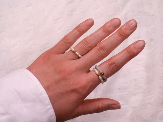 Detalle 2 de BERGERLIN Reis Perlen Ring mit Goldperle S M L