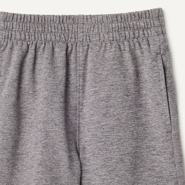 Detalle 2 de Amazon Essentials Boys’ Athletic Regular Fit Active Casual Shorts with Pockets (Soft Performance) — Two-Pack