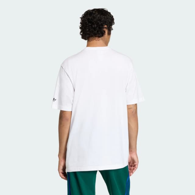 Detalle 2 de Camiseta de inspiración universitaria GFX Adidas blanca