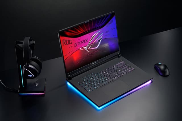 Detalle de ASUS ROG Strix G18 G814FP Gaming-Laptop mit 18" 2,5K 240Hz, Ryzen 9 9955HX und RTX 5070
