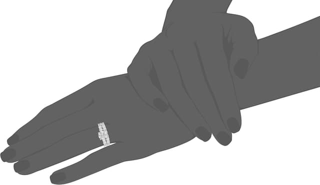 Thumbnail 5 de Amazon Essentials Platinum-Plated Sterling Silver Infinite Elements Ring Set ๐