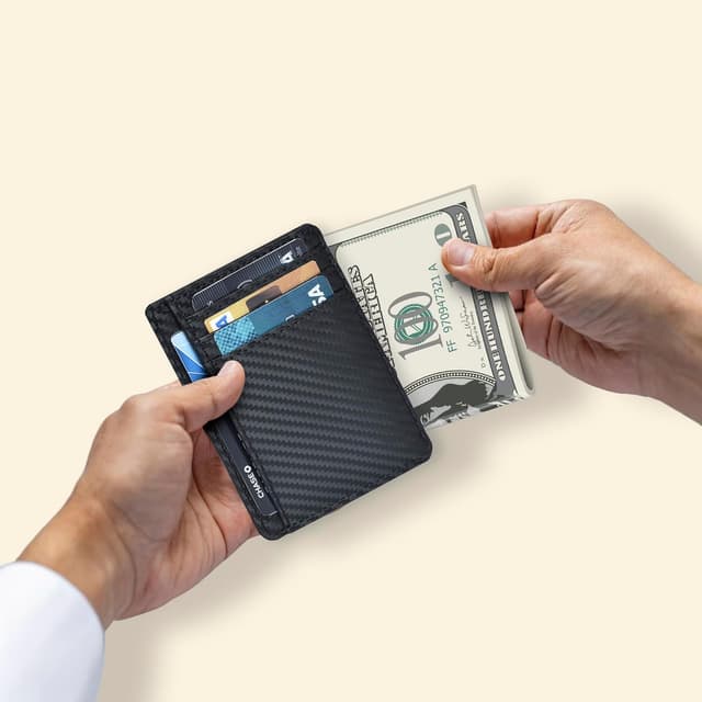 Detalle de Real Leather Slim Minimalist Wallet with RFID Blocking – Dark Brown front pocket card holder