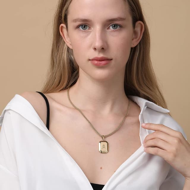 Detalle de Miss Chipmunk Initial A–Z Halskette mit eckigem Buchstabenanhänger aus 316L Edelstahl