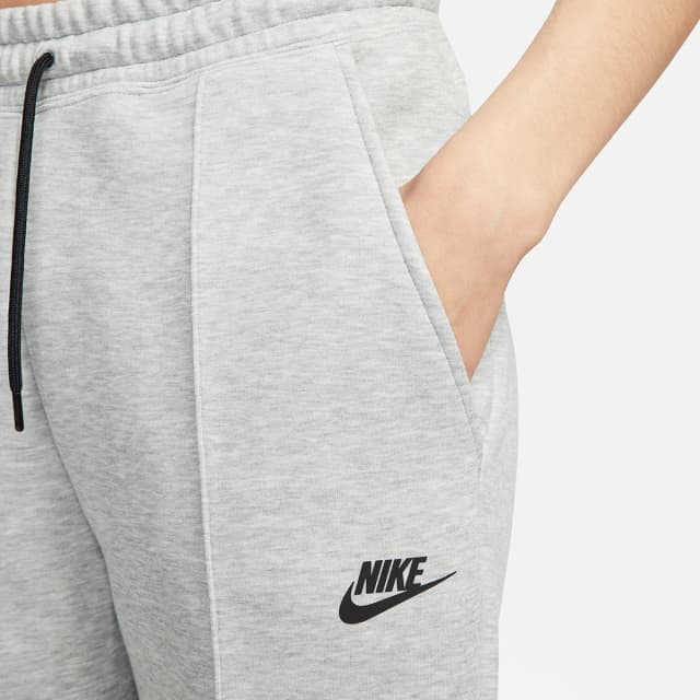 Detalle de Nike Sportswear Tech Fleece 10 años