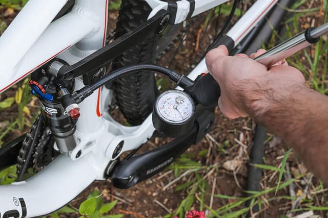 Detalle 1 de Pompa Zefal Z Shock con manometro