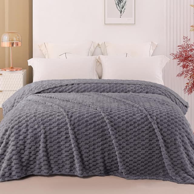 Detalle de Plaid/polaire flanelle gris foncé 230 x 270 cm – couverture douce et moelleuse pour canapé et lit léger