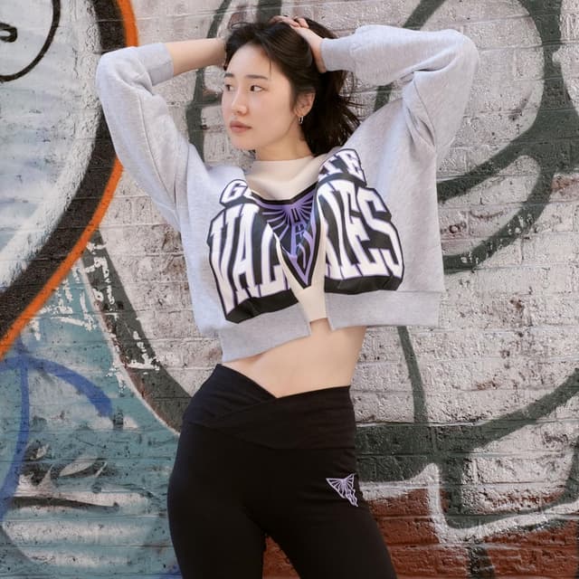 Detalle de Ultra Game WNBA Women’s Official Super Soft Showtime Crew Sweatshirt