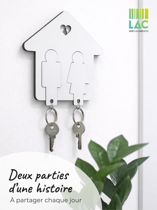 Detalle 2 de Porte-clés couple en bois LAC « Porte Clé Couple » – maison avec 2 personnages et 2 anneaux