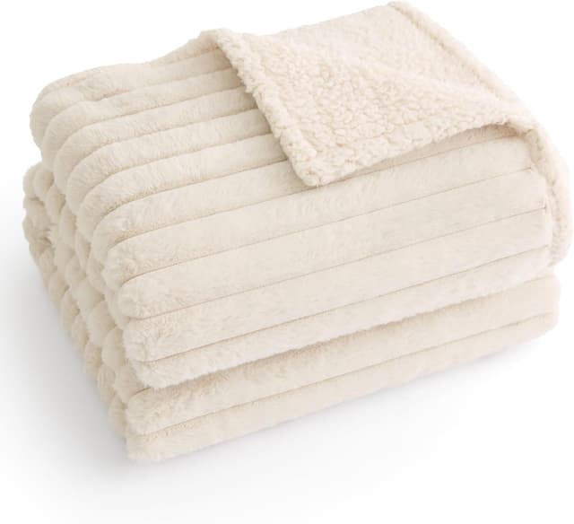 Detalle de Bedsure Waterproof Dog Blanket (Cream) – washable sherpa pet throw, 76x102cm