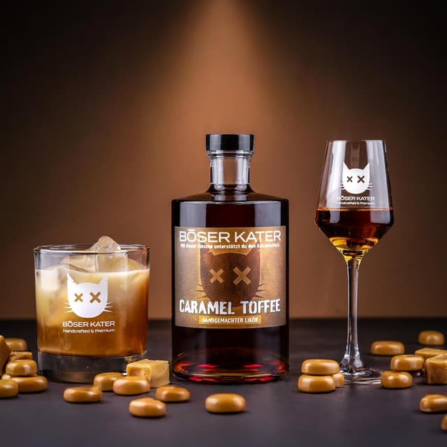 Detalle de BÖSER KATER Caramel Toffee Likör Geschenkset (0,5 l, 20 % Vol.) mit 2 Gläsern