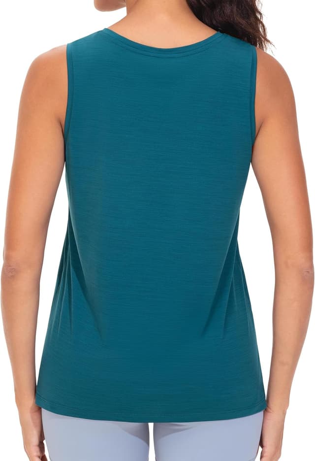 Detalle de THE GYM PEOPLE DĂ©bardeur col V respirant đ§â