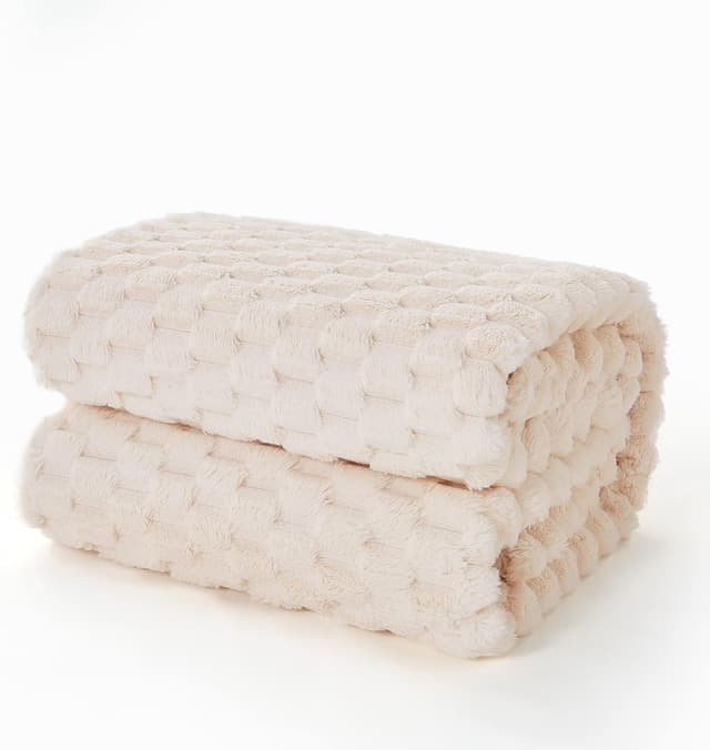 Detalle 2 de EXQ Home Queen Size Fleece Blanket (90"×90") in Beige — Turtle Shell Jacquard Throw for Bed or Couch