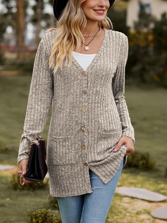 Detalle de MYCOLORBLUE Damen-Strickjacke „Alte Zeiten“ – gerippter Cardigan mit Knopfleiste und Taschen