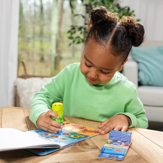 Detalle de Melissa & Doug Sticker WOW! Sea Turtle Bundle – 24-Page Activity Pad, Sticker Stamper & 500 Ocean Stickers