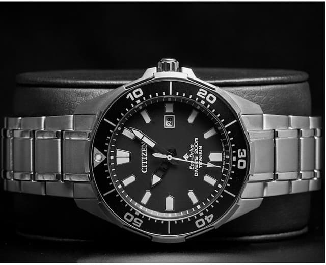 Detalle 2 de Citizen BN0200-81E reloj buceo 44 mm