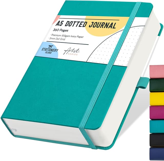 Detalle de STATIONERY ISLAND Taccuino puntinato A5 con 360 pagine, copertina rigida e portapenne