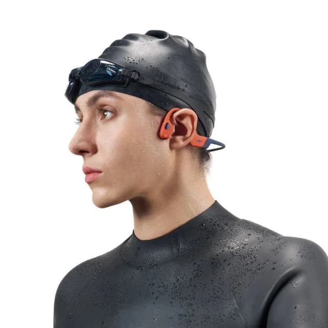 Detalle de Shokz OpenSwim Pro auriculares Bluetooth de conducción ósea para natación rojos con MP3 de 32GB