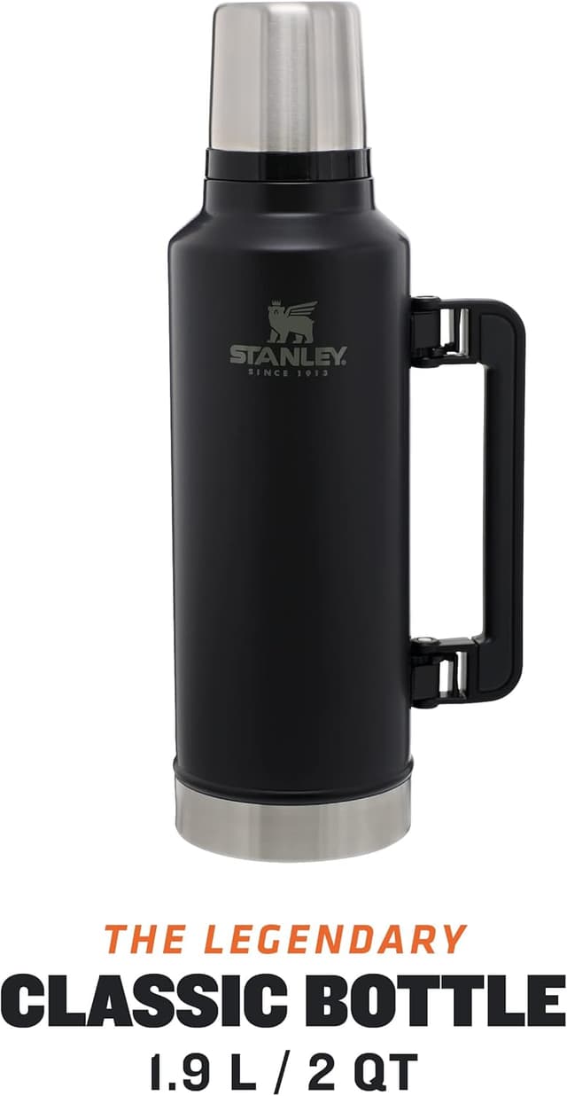 Detalle de Stanley Classic Botella Térmica 1.9L - Mantiene Frío/Calor 45h🖤