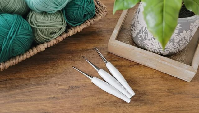 Thumbnail 3 de Furls Odyssey H 5.00mm Ergonomic Crochet Hook 💙