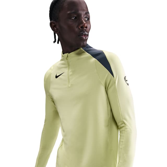 Detalle de Nike Strike camiseta de hombre, transpirable