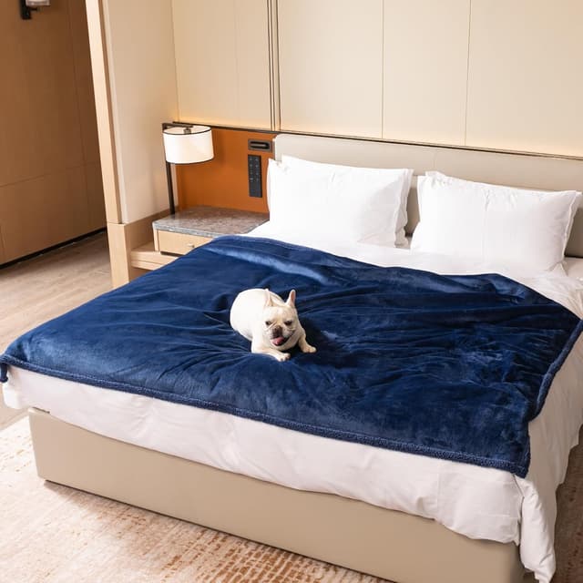 Detalle de Maidewow Waterproof Dog Blanket (Navy) – Reversible Sherpa & Flannel Fleece with Waterproof Inner Lining