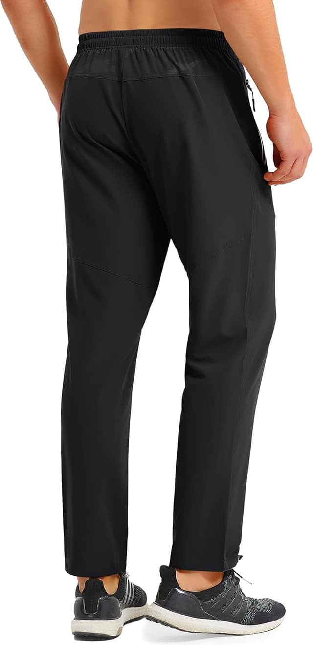 Detalle de MAGCOMSEN Men’s lightweight tracksuit bottoms with zip pockets for walking & hiking
