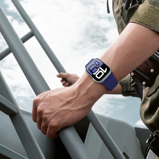 Detalle de DigiHero Nylon Sport Loop compatible with Apple Watch straps (46/44/45/49mm) in Ultramarine