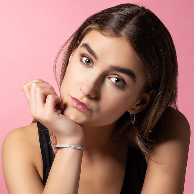 Detalle de Boucles créoles Namana serties de pierres (zircons) diamètre 25 mm, plaqué or 14 carats ou plaqué rhodium