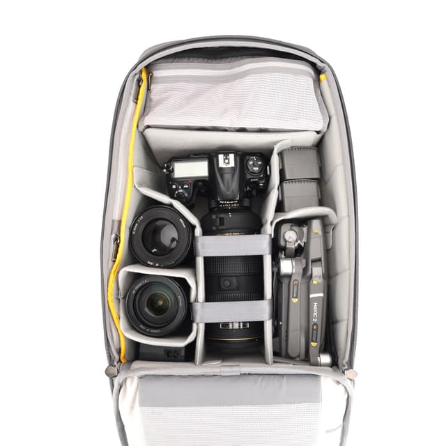 Detalle 2 de Vanguard Veo City B46 GY mochila fotográfica gris