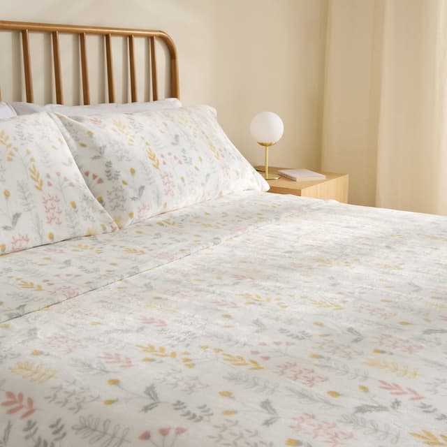 Detalle de Basics El Corte Inglés Isabella sábanas 100% poliéster