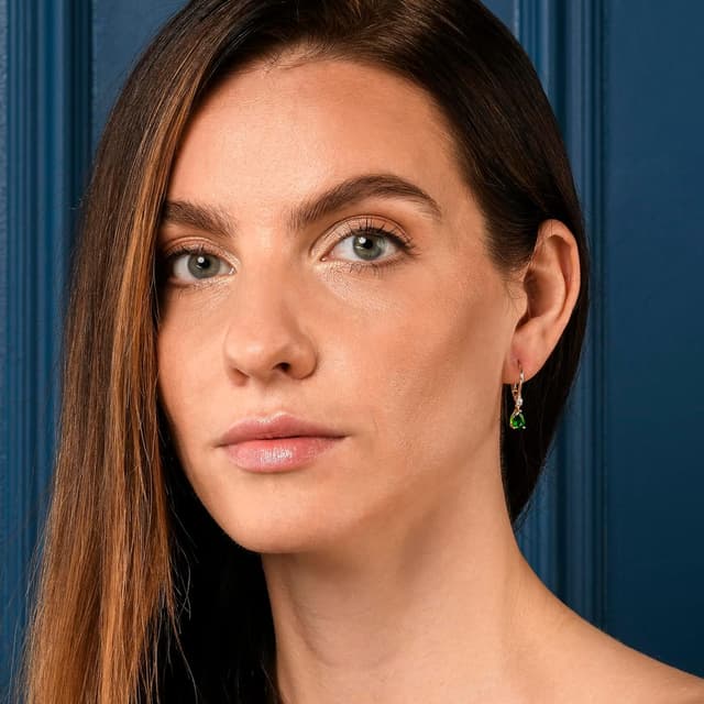 Detalle 2 de Zavana Petites Boucles d’Oreilles Pendantes goutte vertes (argent ou or) pour femme et jeune fille